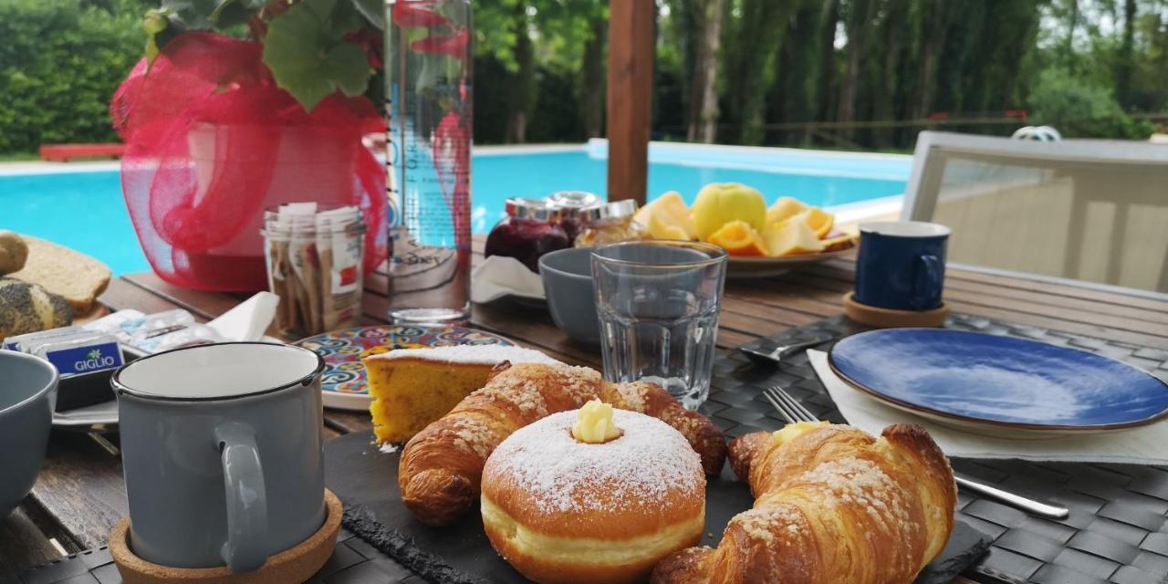 Casale Del Sole Garda Bed & Breakfast Монцамбано Екстериор снимка