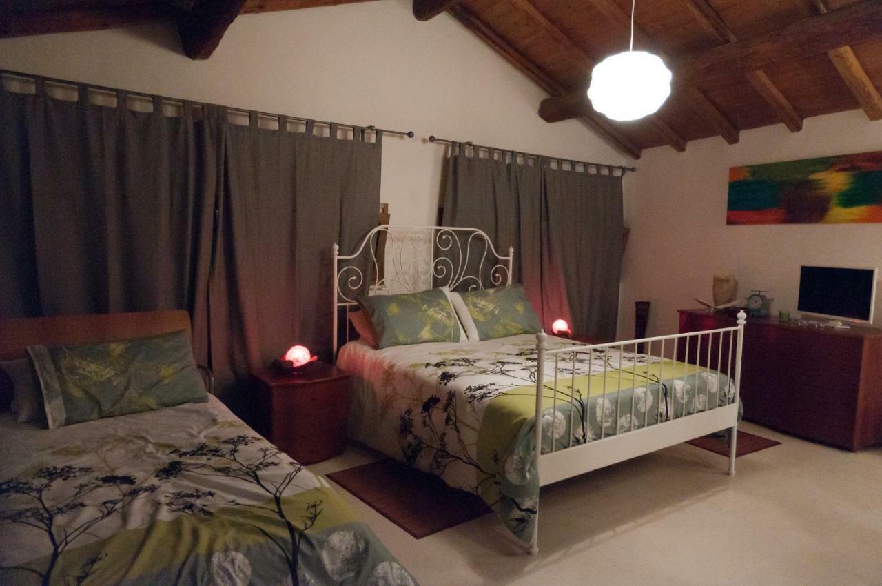 Casale Del Sole Garda Bed & Breakfast Монцамбано Екстериор снимка