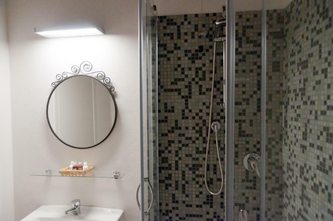 Casale Del Sole Garda Bed & Breakfast Монцамбано Екстериор снимка