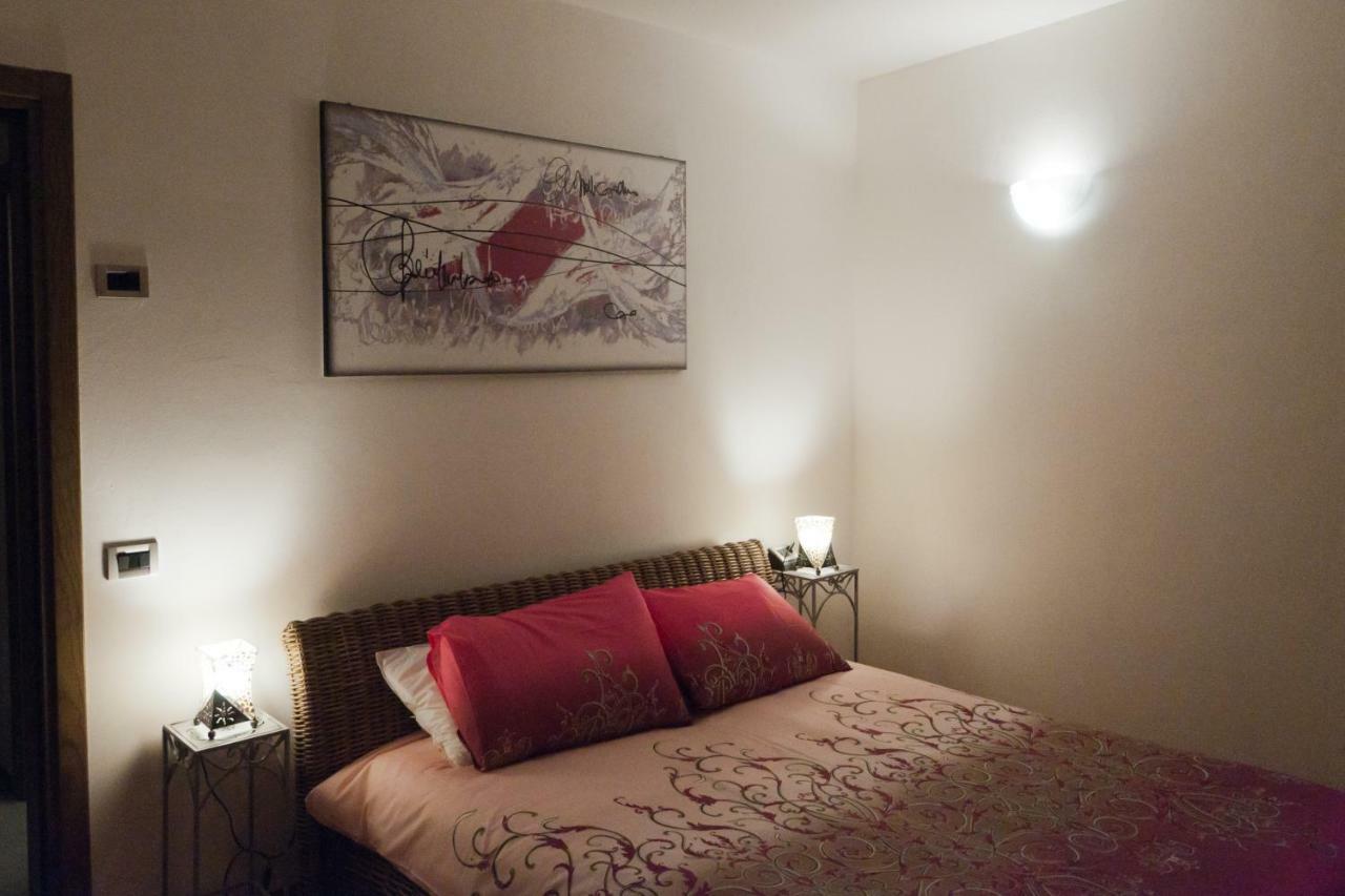 Casale Del Sole Garda Bed & Breakfast Монцамбано Екстериор снимка