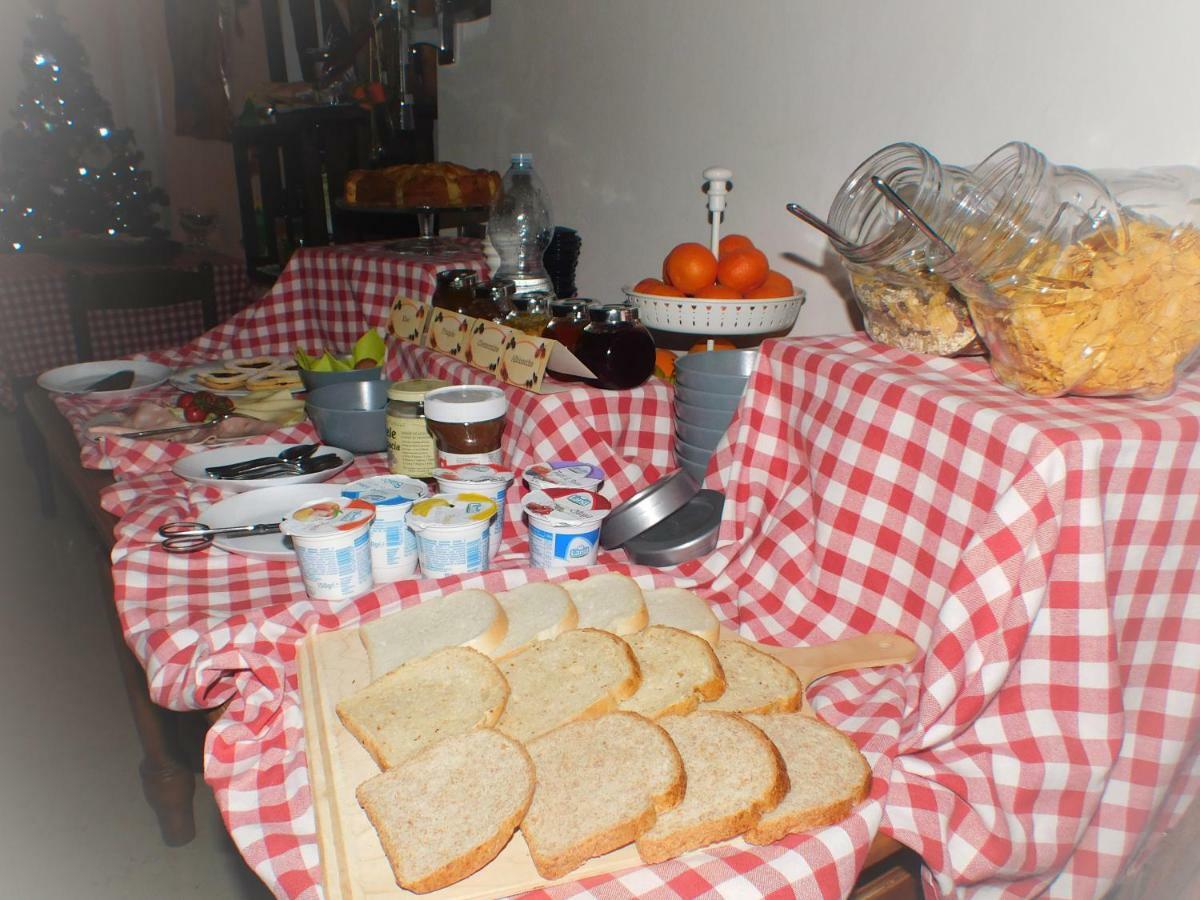 Casale Del Sole Garda Bed & Breakfast Монцамбано Екстериор снимка